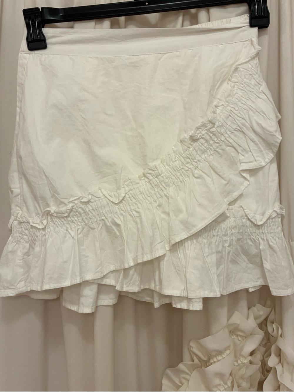 Women’s White Ruffle Mini Skirt🌺 - Picture 3 of 9